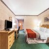Отель Comfort Inn Newport, фото 6