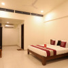 Отель White Hall By OYO Rooms, фото 4