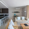 Отель Camps Bay One Bedroom Apartment - The Crystal, фото 3