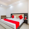 Отель Oyo Flagship 42035 Hotel Raj Ganga, фото 3