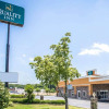 Отель Quality Inn, фото 1