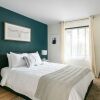 Отель Charming 2BR in Griffintown, фото 6