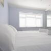 Отель Trendy 2 Bed - A hidden Luxury in Hayes nr Heathrow, фото 3