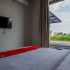 Отель RedDoorz Plus near Solo Baru, фото 19