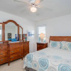 Отель Sweet Retreat by Oak Island Accommodations, фото 12
