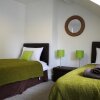 Отель Licatas Apartment Cotswolds Sleeps 6, фото 6