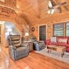 Отель Sevierville Blue Ridge Bungalow w/ Hot Tub, Deck, фото 13