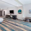 Отель La Quinta Inn & Suites by Wyndham Galveston North at I-45, фото 6