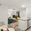 Отель Stylish 2BR Near UT Hyde Park Evonify, фото 11