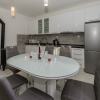 Отель A2 - Spacious apt W.lodge Just 40m From the Beach, фото 14