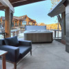 Отель Wintours Leap 4 Bedroom Townhouse by RedAwning, фото 15