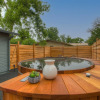 Отель Gorgeous Modern Home w/ Cedar Barrel Hot Tub & Fire Pit, фото 13