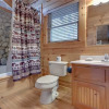 Отель Bear Paws - Two Bedroom Cabin, фото 8