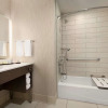 Отель Embassy Suites by Hilton San Antonio Brooks Hotel & Spa, фото 9