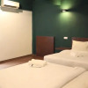 Отель Kluang Parade Hotel by Room V, фото 11