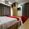Отель RedDoorz Plus near Pantai Losari, фото 5