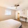 Отель Stylish 1BR Near UT Highland Evonify, фото 24