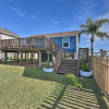 Отель Galveston Beach Bungalow: Steps to the Sand!, фото 18