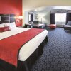 Отель La Quinta Inn & Suites by Wyndham Dallas - Hutchins, фото 17