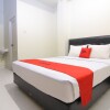 Отель RedDoorz Plus near Universitas Negeri Yogyakarta, фото 3