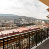 Отель Modern 1BR apt w spacious balcony & a bathtub, фото 1