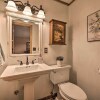 Отель Cozy Home w/ Hot Tub - 11 Mi to Rainbow Falls, фото 8