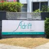 Отель Adrift Apartments в Ямбе