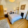 Отель Spacious Victorian family Town House, sleeps 6, near York Centre, фото 13