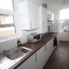 Отель Great West Road Apartments [ Flat C ] в Лондоне