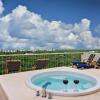 Отель 2/2 Ocean View Penthouse in Secure Gated Complex!, фото 1