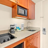 Отель Beautiful Studio in Waikiki - Wifi, Netflix & Split AC - 1 Block to the Beach!, фото 2