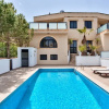 Отель Villa Sardinella 5 Bedroom Villa With Private Pool, фото 1
