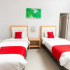 Отель RedDoorz Plus @ Idjen Boulevard Malang, фото 20