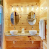 Отель Splash of Moonshine - Two Bedroom Cabin, фото 2