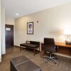 Отель Comfort Suites University, фото 46