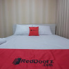 Отель RedDoorz Apartment @ Grand Asia Afrika, фото 5