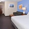 Отель Holiday Inn Express Hotel & Suites Terre Haute, an IHG Hotel, фото 3