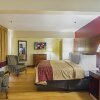 Отель Red Roof Inn & Suites Fayetteville - Fort Bragg, фото 6