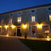 Отель Le Castel Pierre - Maison privée 4 étoiles - 18 personnes в Лагроле-дю-Жер