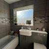 Отель Impeccable 2-bed Apartment in Eastleigh, фото 5