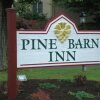 Отель Pine Barn Inn, фото 1