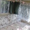 Отель Kitty Unique 60s Caravan set in Pretty Garden, фото 7