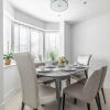 Отель Stylish 4 Bed/2 Bath & Parking - Pinewood/Heathrow, фото 1