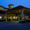 Отель La Quinta Inn and Suites USF - Busch Gardens, фото 1