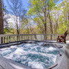 Отель Bear Creek Cabin 2 Bedroom Cabin by Redawning, фото 15