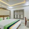 Отель Treebo Love Shore Residency, Near Lakeshore Hospital, фото 4