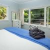Отель Hop, Skip and Jump to the Lake - Te Anau Holiday House, фото 20