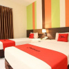 Отель RedDoorz Plus near Keraton Yogyakarta 2, фото 14