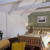 Отель Cowshed Cottage Located nr Kynance Cove, фото 7
