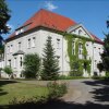 Отель Märkisches Gutshaus und Pension Am Berg в Бисков
